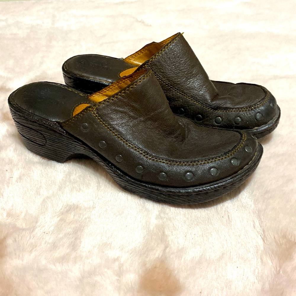 Leather Born slip on clogs. Sz 7